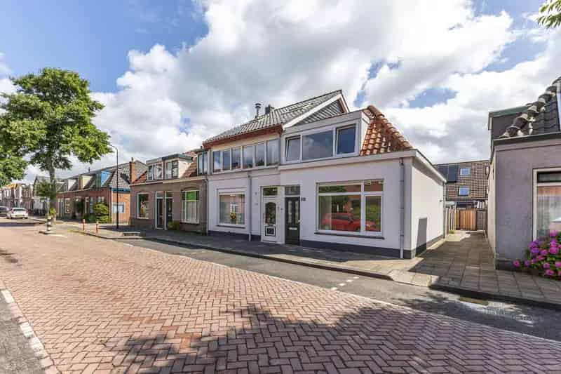 Huis te koop Beverwijk Grote Houtweg: gerenoveerde hoekwoning