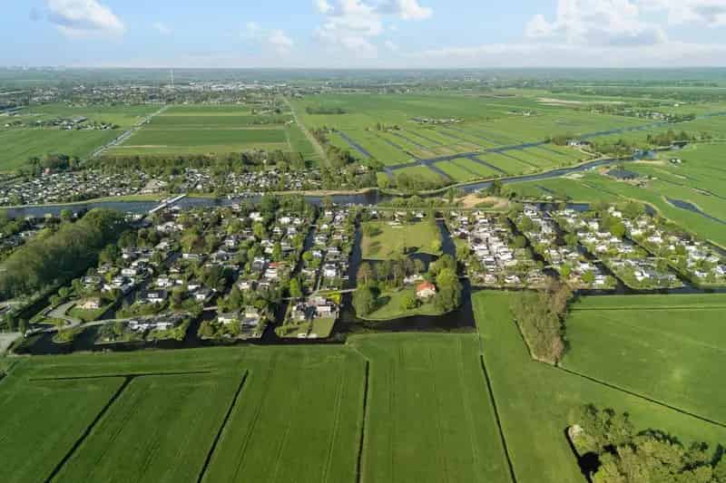 Vrijstaande woning aan het water Zevenhoven met luxe afwerking