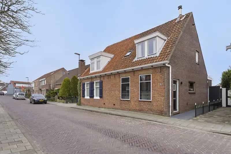 2-onder-1-kap woning Heinkenszand  Ruime tuin  5 Zonnepanelen