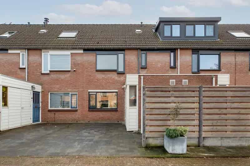 Ruime 4-kamer eengezinswoning te koop