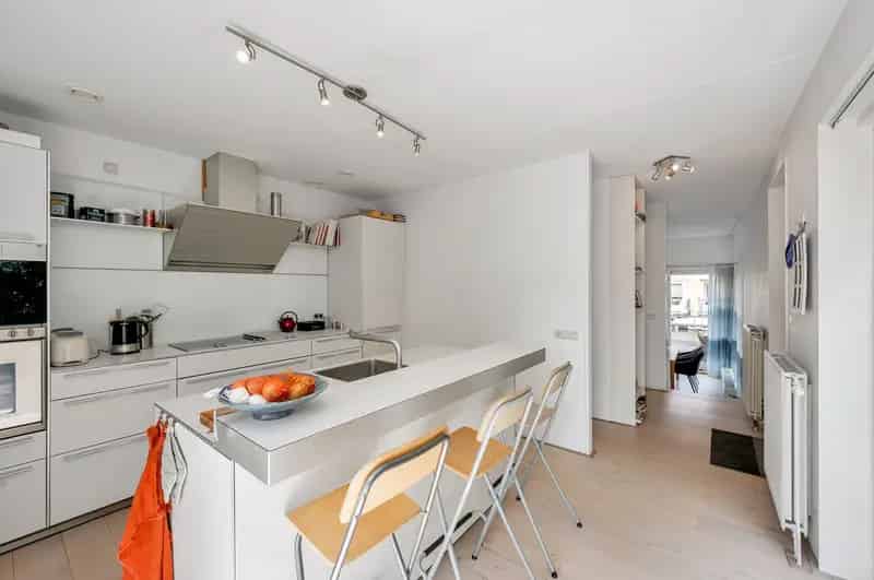 Huis te koop Almere: Ruime 4 slaapkamer woning aan het water