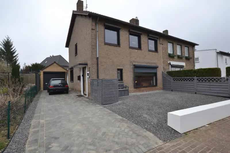 Halfvrijstaande woning Kerkrade gerenoveerd 3 slaapkamers garage