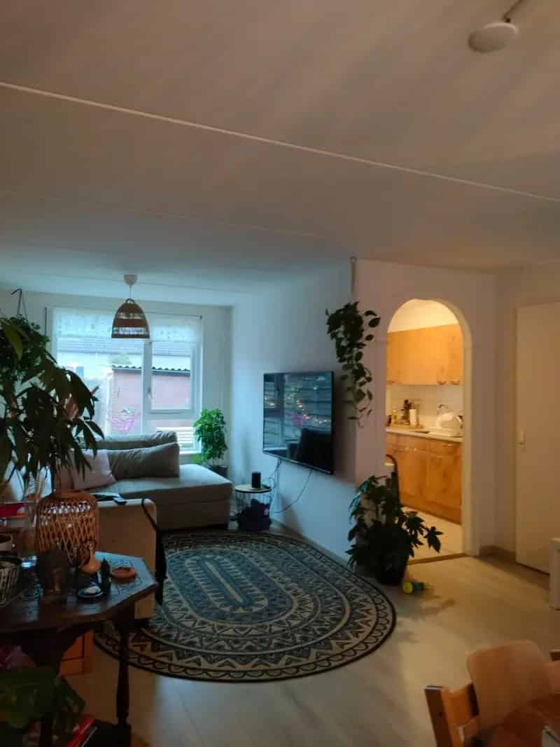 Zolderkamer gerenoveerd vaste trap tuin rolluiken laminaat