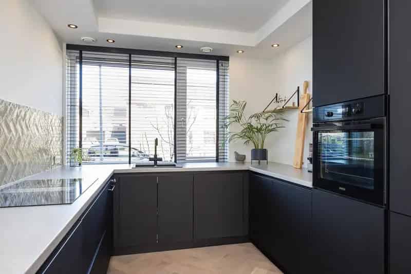 Instapklare Tussenwoning Zeewolde 4 slaapkamers Zwembad