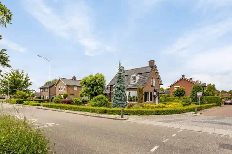 Vrijstaande woning te Toldijk 3 slaapkamers grote tuin