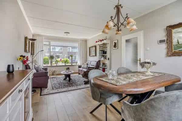 Ruime Hoekwoning 4 slaapkamers Grote Tuin  Kindvriendelijk
