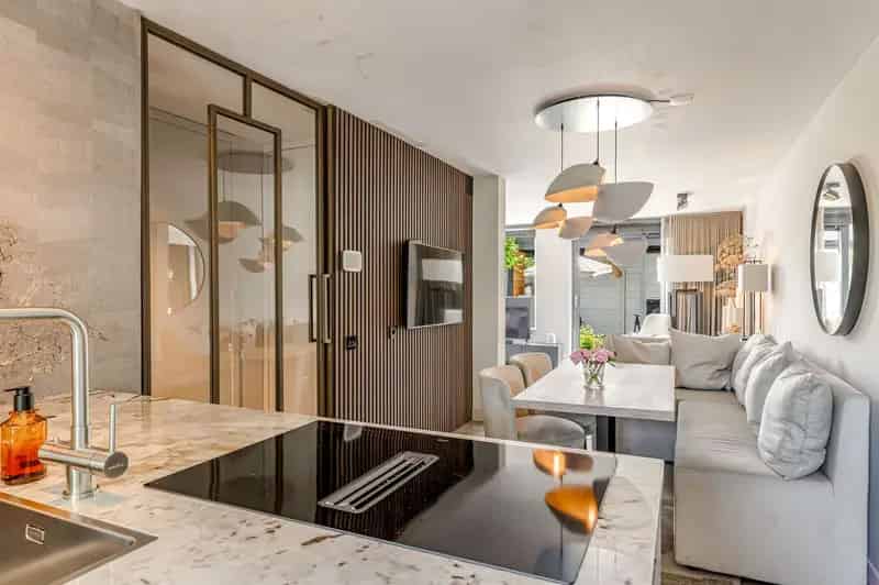 Huis te koop Almere: 4 slaapkamers, moderne keuken, tuin
