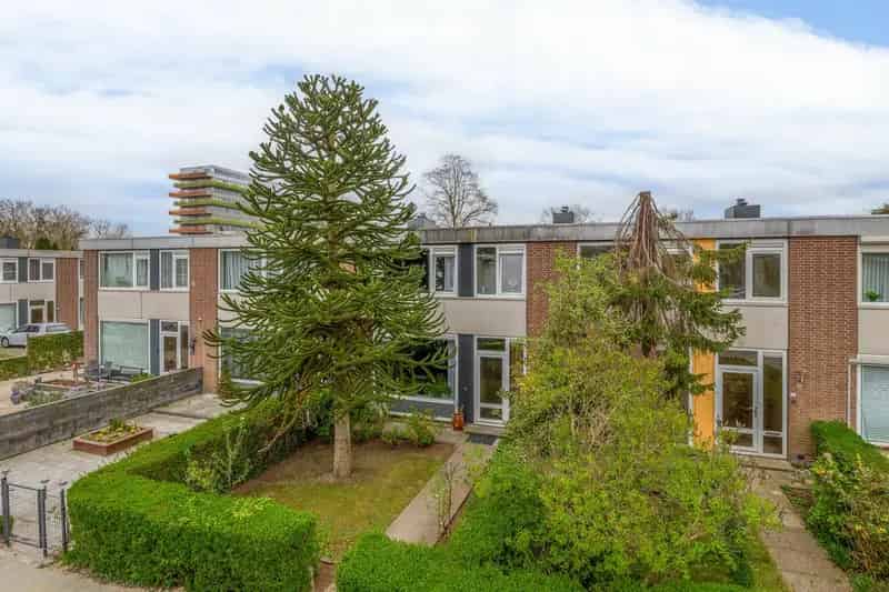 Ruime 4-kamer woning te koop in Hoogvliet