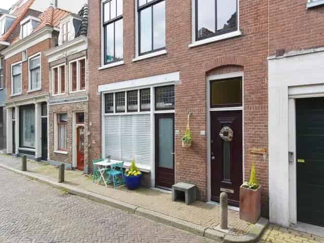 Appartement Delft Broerhuisstraat: Gemeubileerd 4-kamerhuis nabij Beestenmarkt