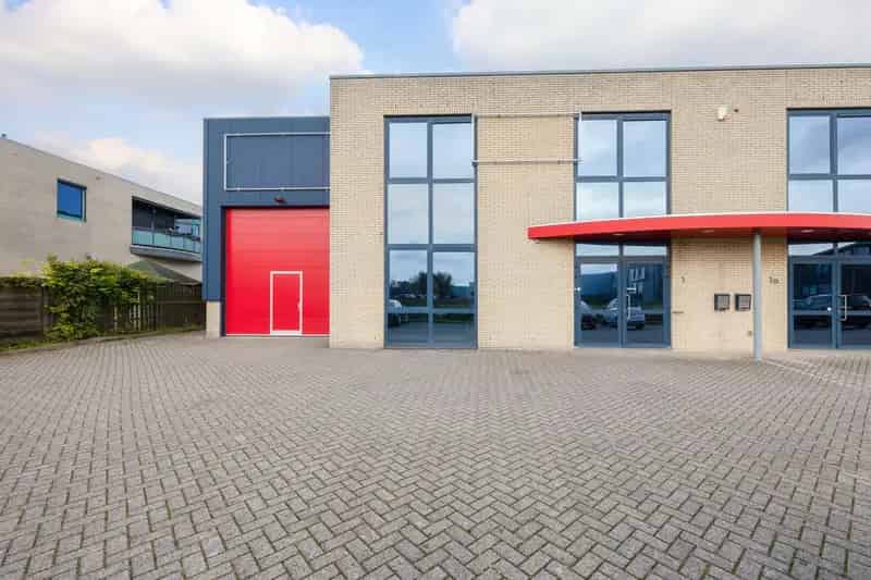 Bedrijfshal Druten te huur 536m2  kantoor showroom magazijn