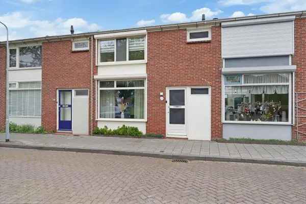 Te Koop: Instapklare Tussenwoning Oost Souburg