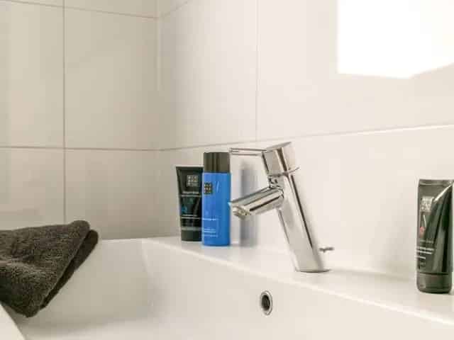 Te Huur Bungalow Rijsenhout: Rust Ruimte Moderne Keuken 3 slaapkamers