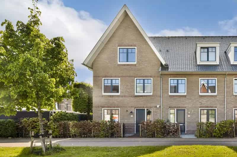 Huis te koop Badhoevedorp 5 slaapkamers 2 badkamers tuin