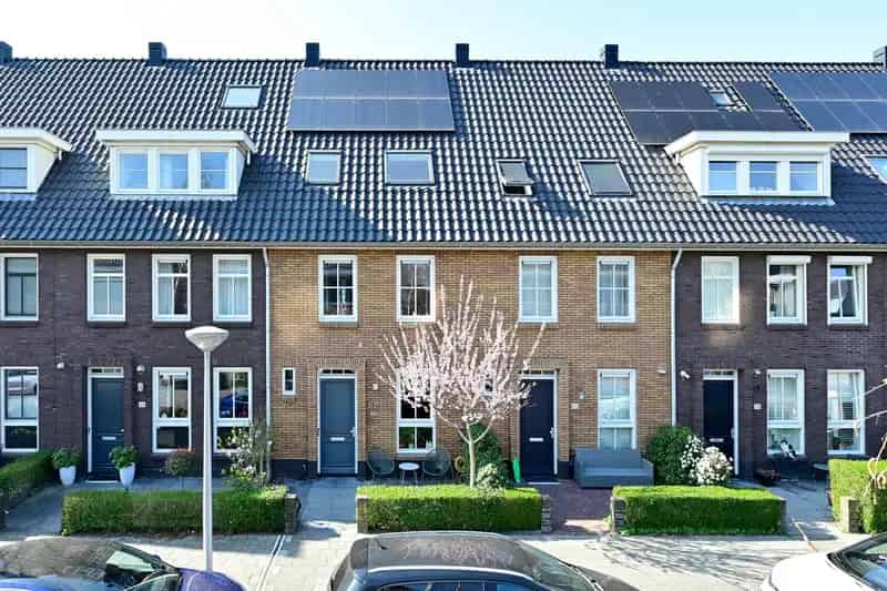 Huis te Koop Amstelveen: Familiehuis 148m2, 4 slaapkamers, Zonnepanelen