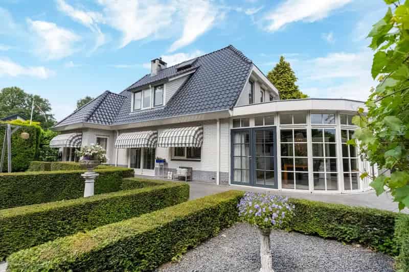 Luxe Villa met Zwembad te Heelsum