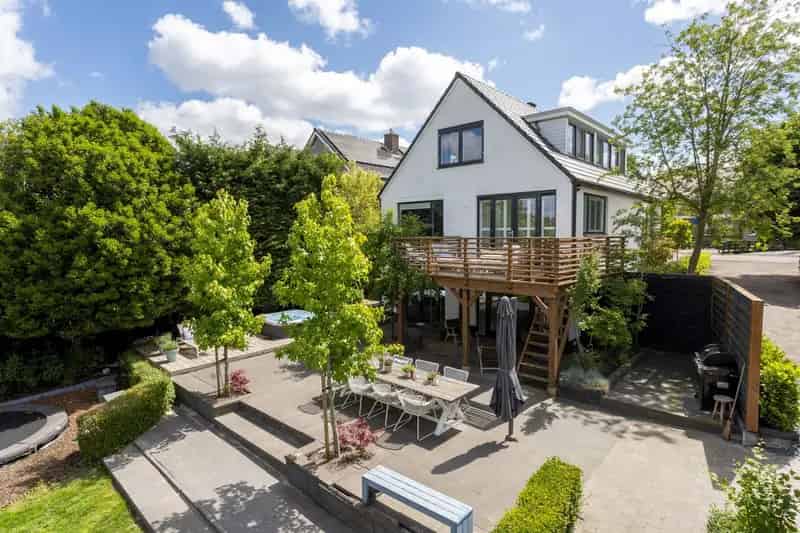 Luxe Villa te koop Bergschenhoek 5 slaapkamers Tuinkantoor Jacuzzi