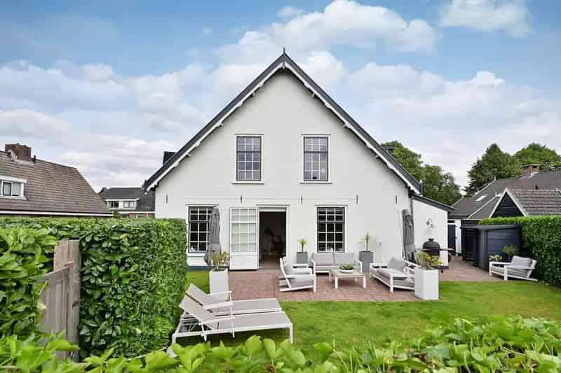 Huis te koop Huizer boerderij 4 slaapkamers ruime tuin