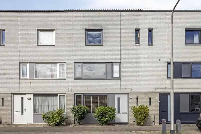 Eengezinswoning Reeshof 4 slaapkamers moderne keuken tuin