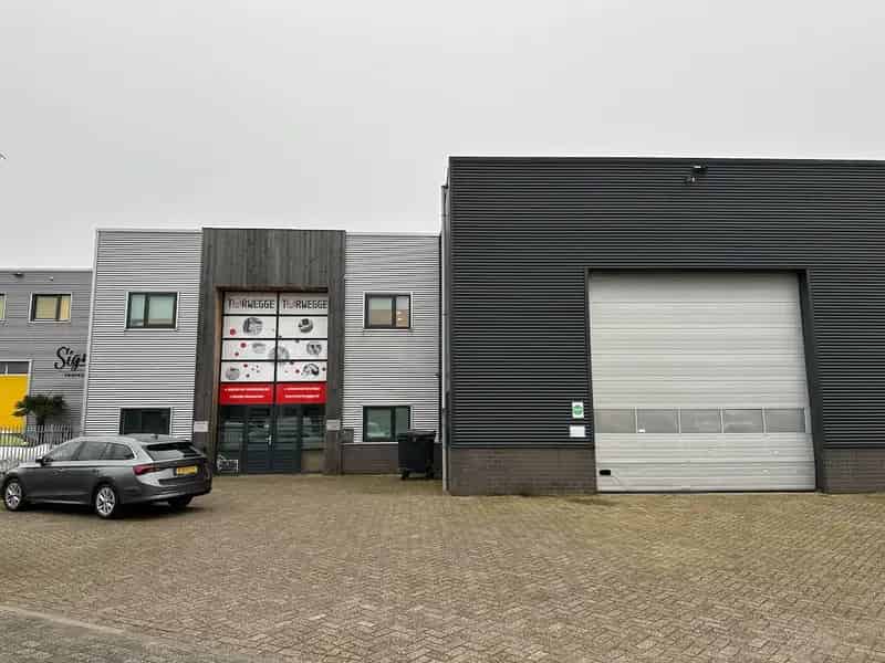 Bedrijfshal te huur Sprang Capelle 900m² A59 A27
