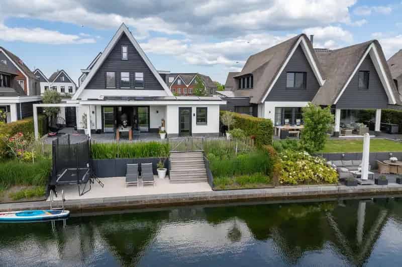 Moderne Villa Aan Het Water Blaricum 180m2 440m2 Perceel