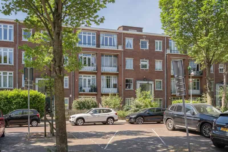 Appartement te koop Johan van Oldenbarneveltlaan Den Haag