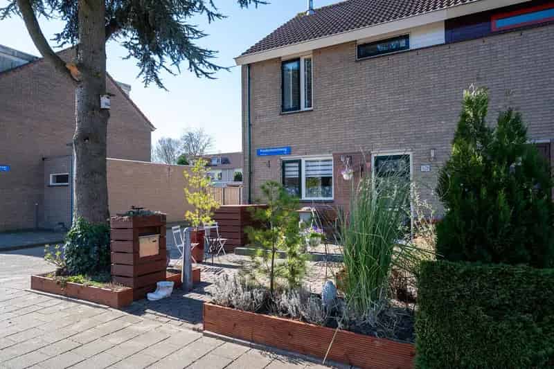 Hoekwoning Almere Molenbuurt 3 slaapkamers grote tuin