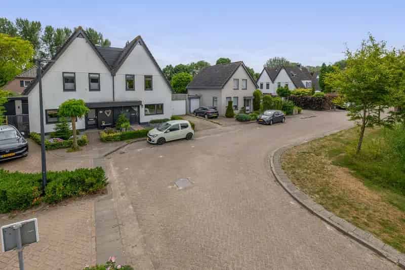 Huis te koop Waspik: Ruime tweekapper met 4 slaapkamers en tuin