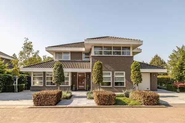 Luxe Villa met Zwembad en Multifunctionele Ruimte te Koop