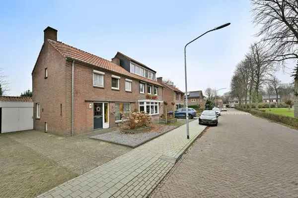 Half Vrijstaande woning Goirle Ruime Tuin Garage