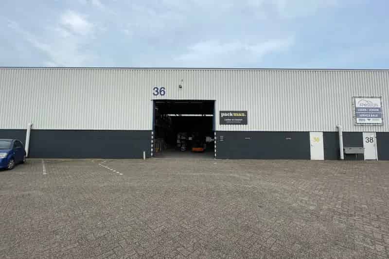 Bedrijfshal te Huur Raamsdonksveer 876m2