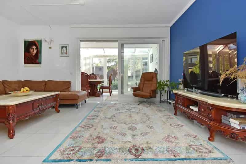 5 Kamer Hoekwoning Leidschenveen: Ruime Tuin Serre