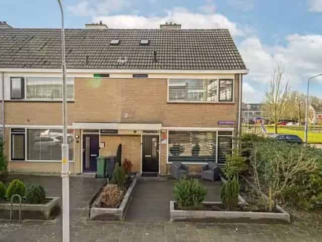 Hoekwoning Nieuw Vennep 4 slaapkamers  Ruime tuin