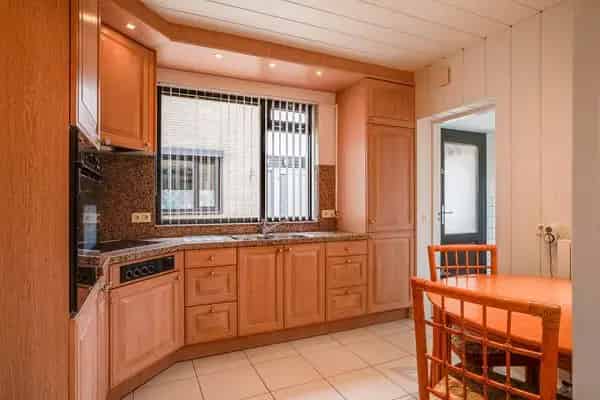 Vrijstaande woning Maasbracht Ruime tuin Grote garage 3 slaapkamers