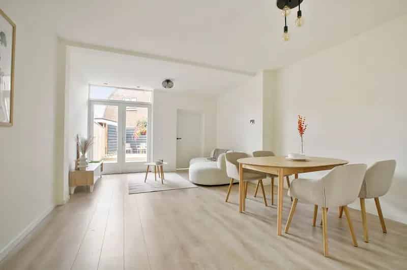Huis te koop Baarn Bremstraat: Gerenoveerde hoekwoning met tuin