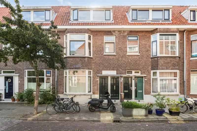 Ruime 5-kamer bovenwoning Schiedam-West met terras en balkon