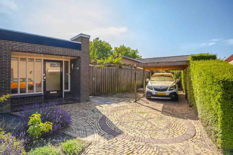Te renoveren patiobungalow in Elst met 3 slaapkamers