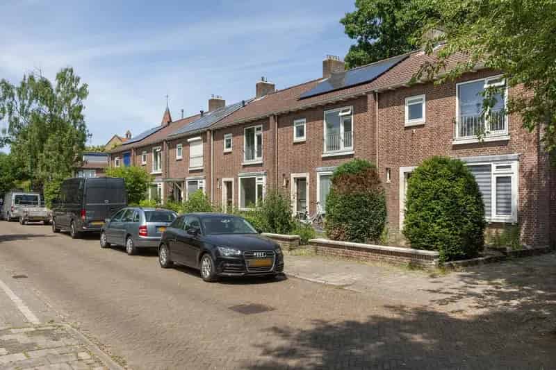 Tussenwoning Soest Zuid 4 slaapkamers grote zolder diepe tuin