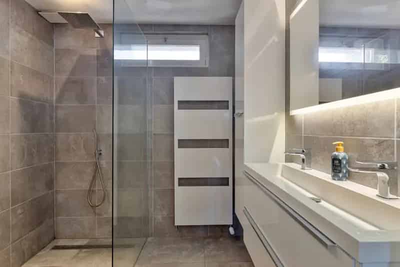 Ruime tussenwoning Beek en Donk 4 slaapkamers moderne badkamer