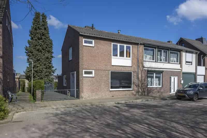 Halfvrijstaande woning Chevremont ruime tuin 3 slaapkamers