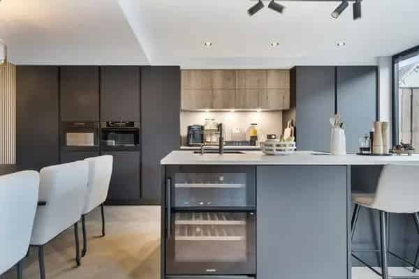 Luxe woning Dirksland - Moderne keuken badkamer zonnepanelen