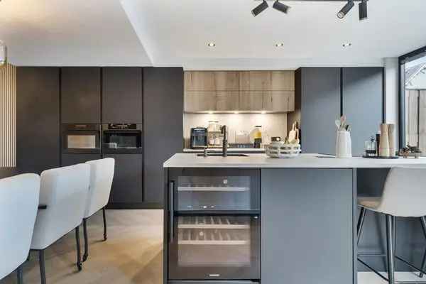 Luxe woning Dirksland - Moderne keuken badkamer zonnepanelen