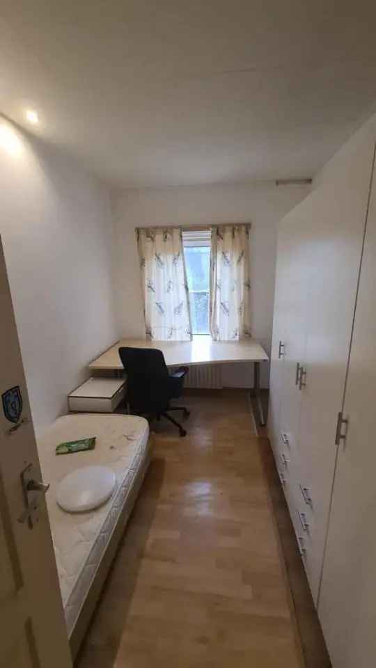 Room to let next to delfthaven metro