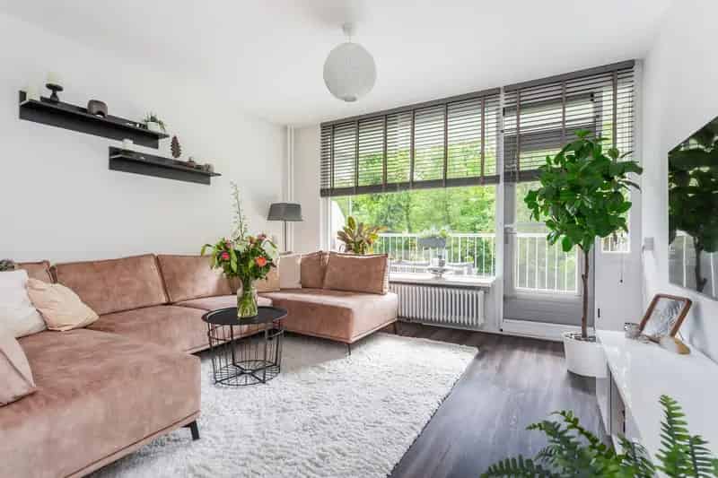 Appartement te koop Ommoord 3 kamer Ruim balkon Eigen grond
