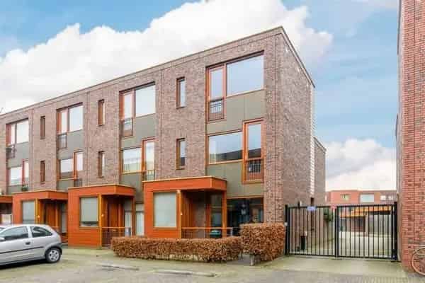 Ruime woning 4 slaapkamers Meerhoven nabij park en winkelcentrum