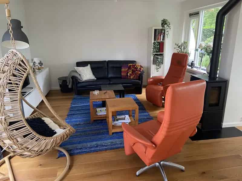 Royale Gemeubileerde Hoekwoning te Huur