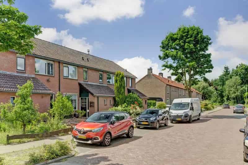 Moderne Tussenwoning Eerbeek Nabij Veluwe