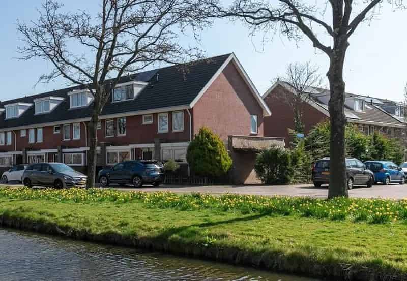 Ruime 5-kamer Hoekwoning Voorschoten Grote Tuin Carport