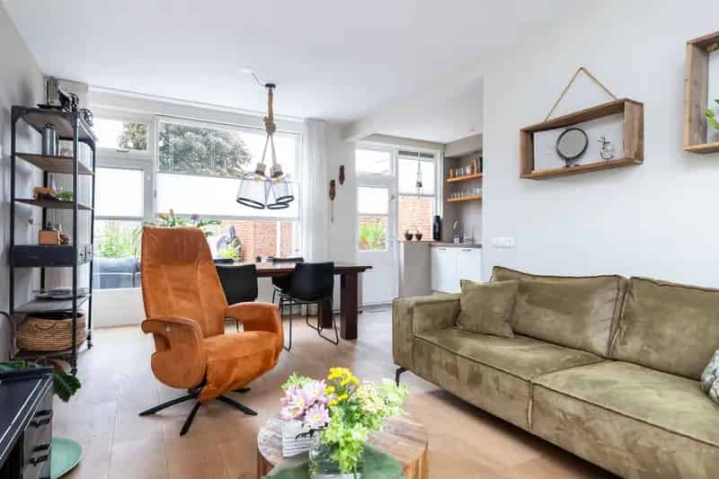 Tussenwoning Eerbeek 3 slaapkamers diepe tuin airco