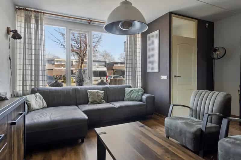 Huis te koop Den Bosch: Ruime gezinswoning met garage en tuinhuis
