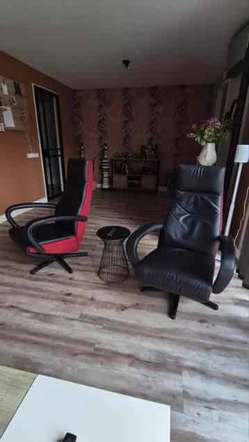 2x Montel Relax Fauteuil Diva Zwart Leder Rood Zwart Stof Elektrisch Verstelbaar